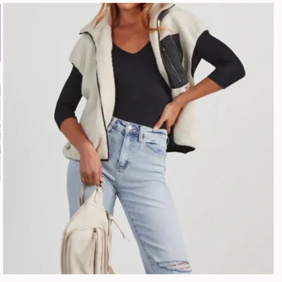 Vici Ribbed Long-Sleeve V-neck Bodysuit in Black Size Medium - Picture 1 of 8